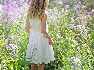 kind, mädchen, wildblumen, natur, gehen, lila, frühling, kind, wildblumen, frühling, frühling, frühling, frühling, frühling
