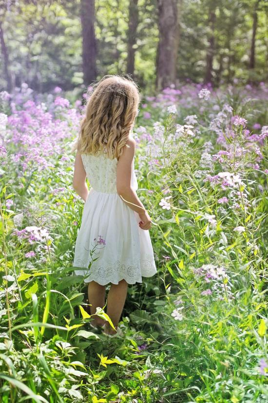 kind, mädchen, wildblumen, natur, gehen, lila, frühling, kind, wildblumen, frühling, frühling, frühling, frühling, frühling